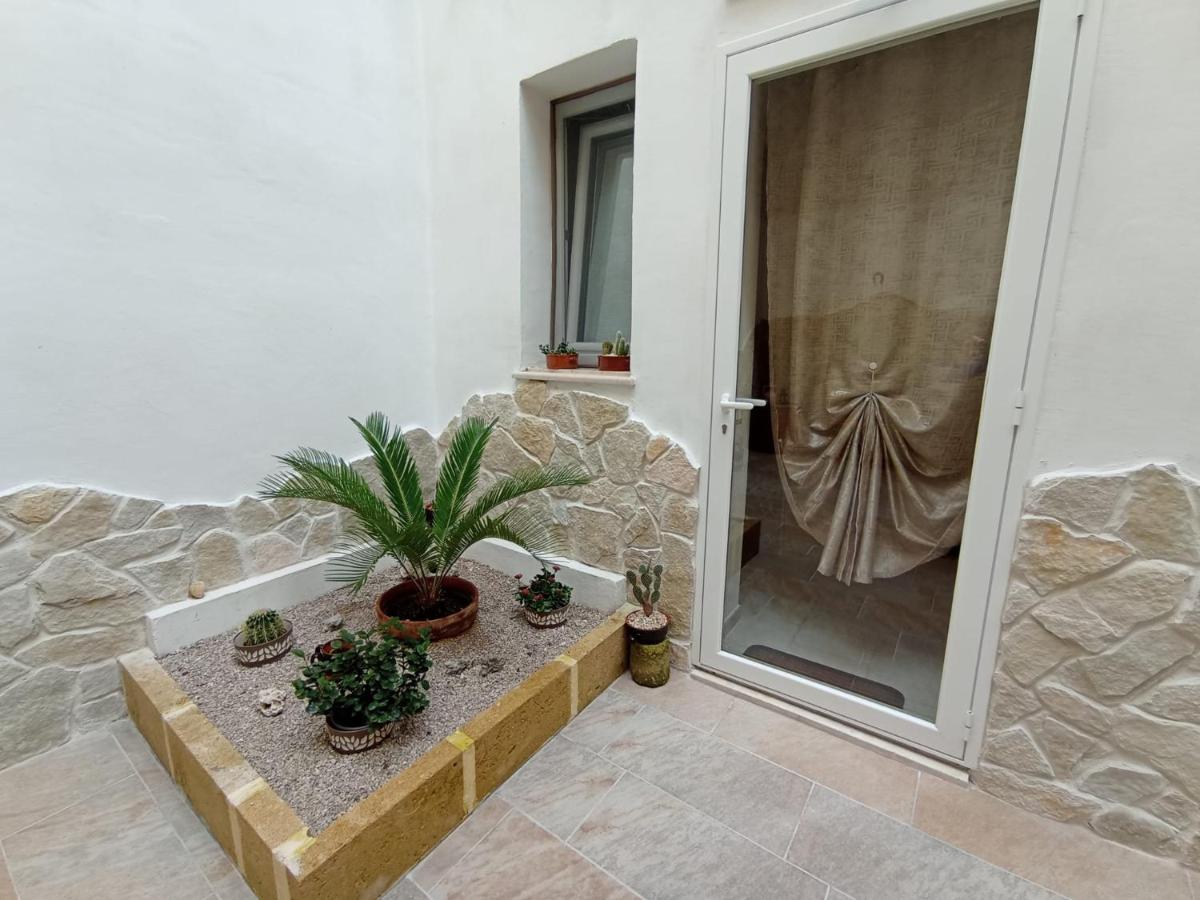 Samele Bed And Breakfast Lecce Exterior photo